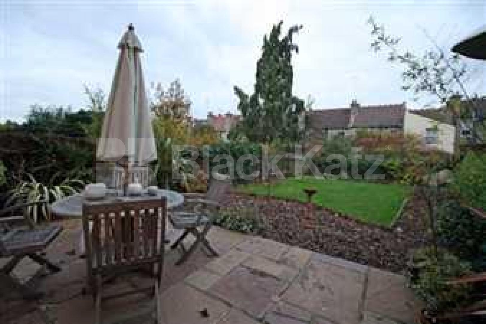			4 Bedroom, 1 bath, 1 reception House			 Harcourt Road, Alexandra Palace